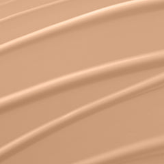 Texture fluide de Lancôme Renergie Lift pour un teint homogène et naturel.