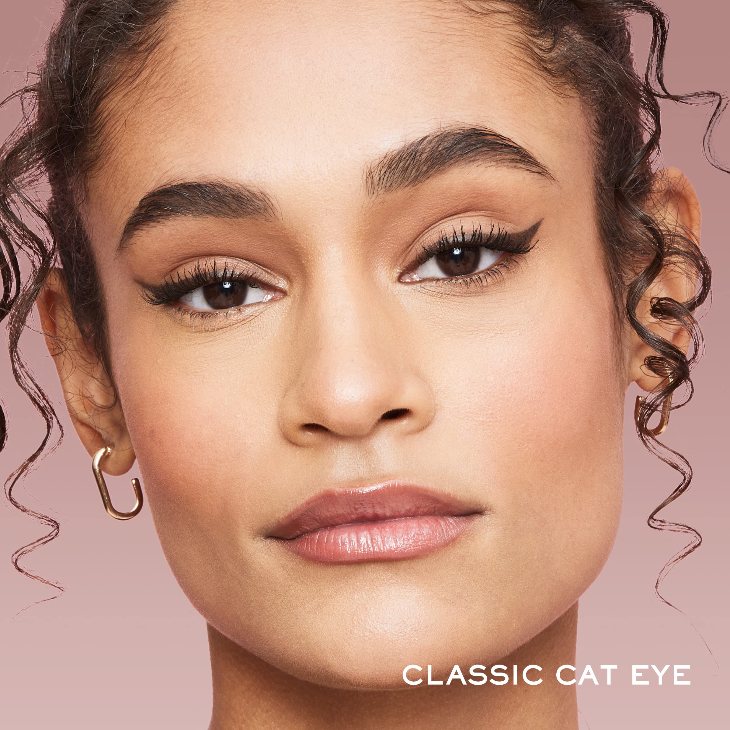 Lancôme Idôle Liner finition satin qui complète le regard.