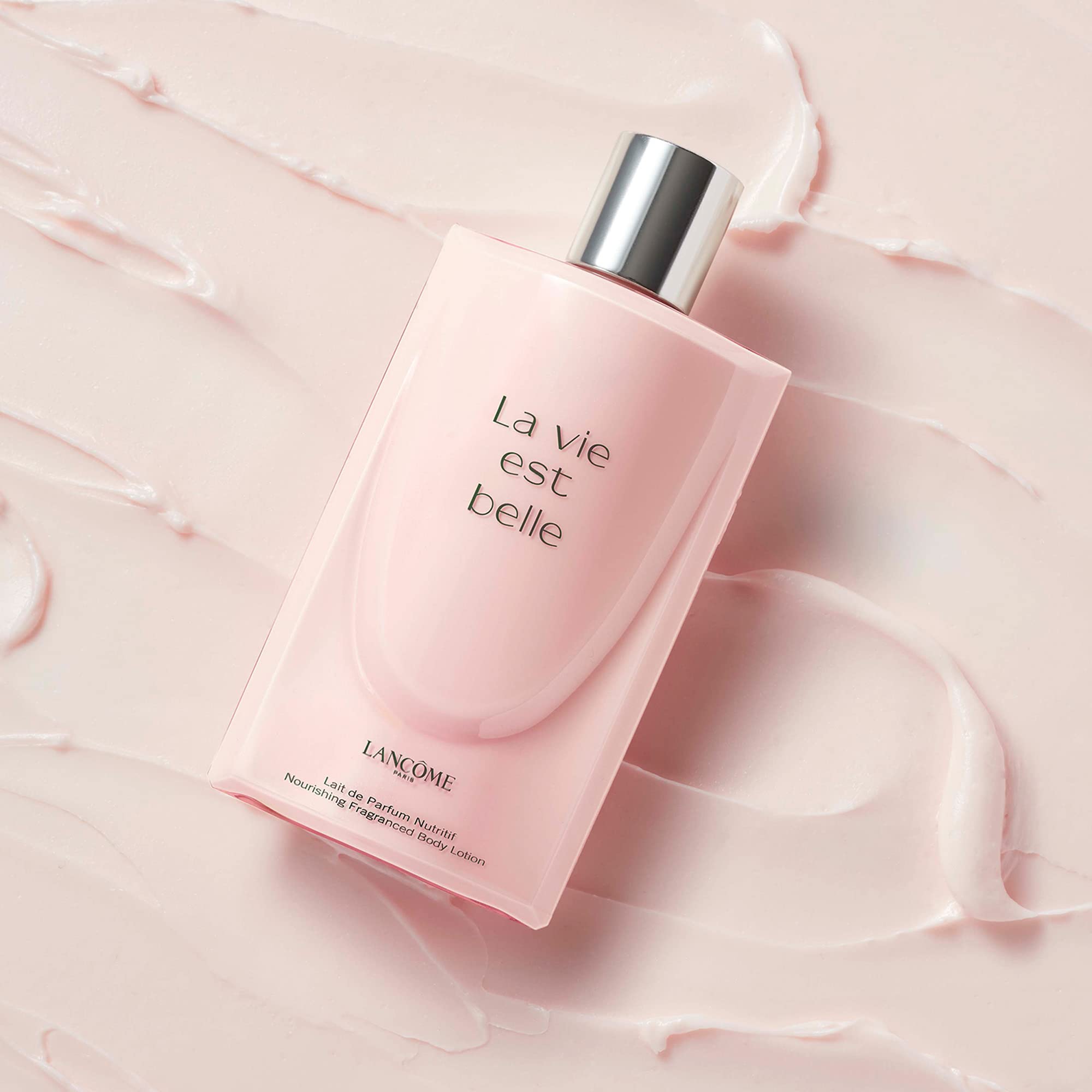 Parfum La Vie Est Belle en texture enrichie avec notes iris et patchouli.