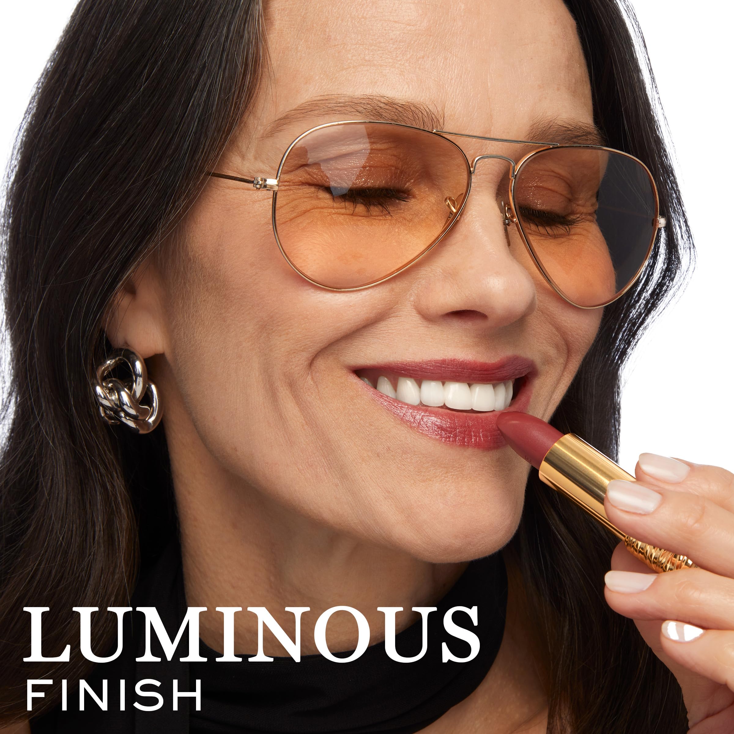 Lancôme L'Absolu Rouge éclat lumineux capte la lumière.