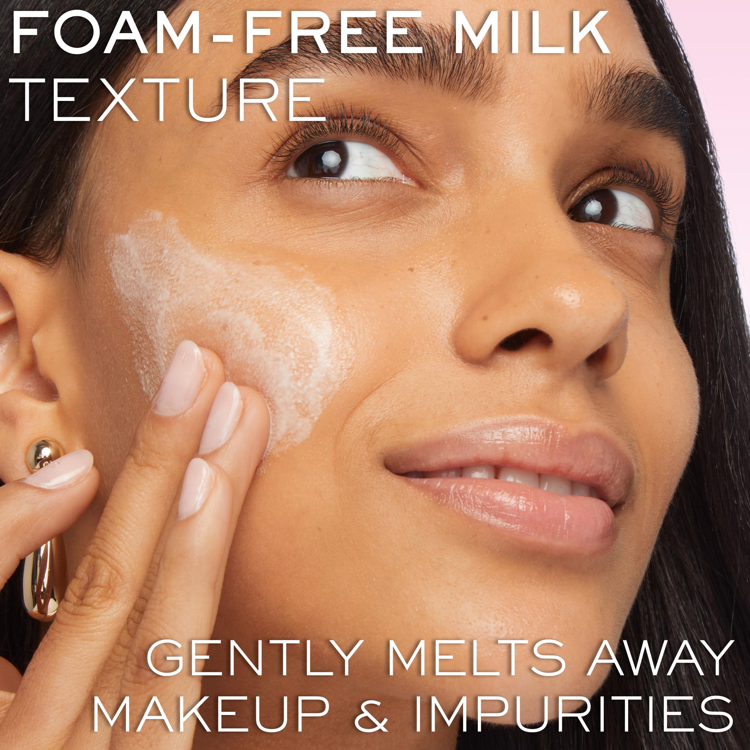 Texture lait cremeux du Lait Galatée Confort apaise et convient aux peaux sèches après démaquillage.
