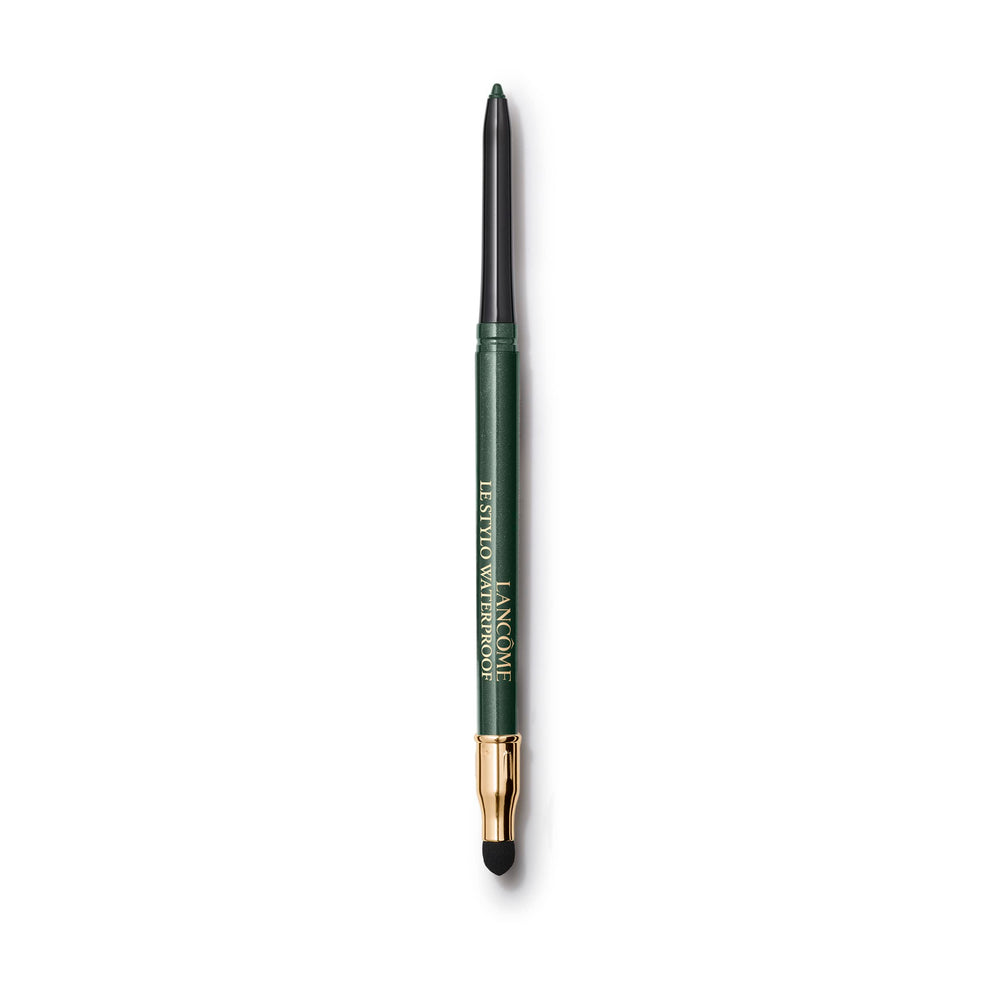 Lancôme Le Stylo Eyeliner Waterproof – application ligne cils précise et crèmeuse.