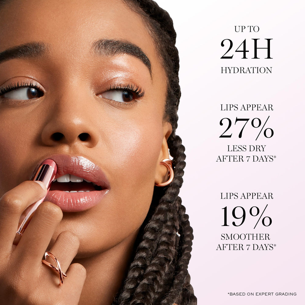 Application légère de Lip Idôle Butterglow pour un effet naturel.