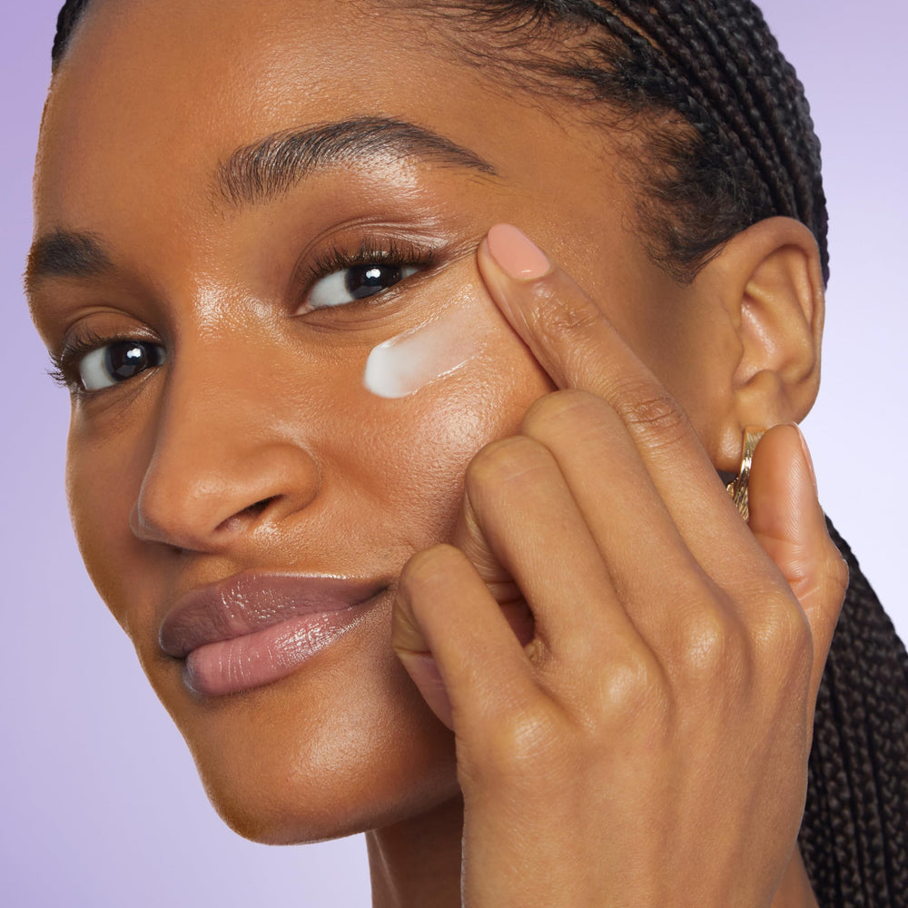 Lancôme Rénergie Crème contour des yeux, peau lumineuse après application.