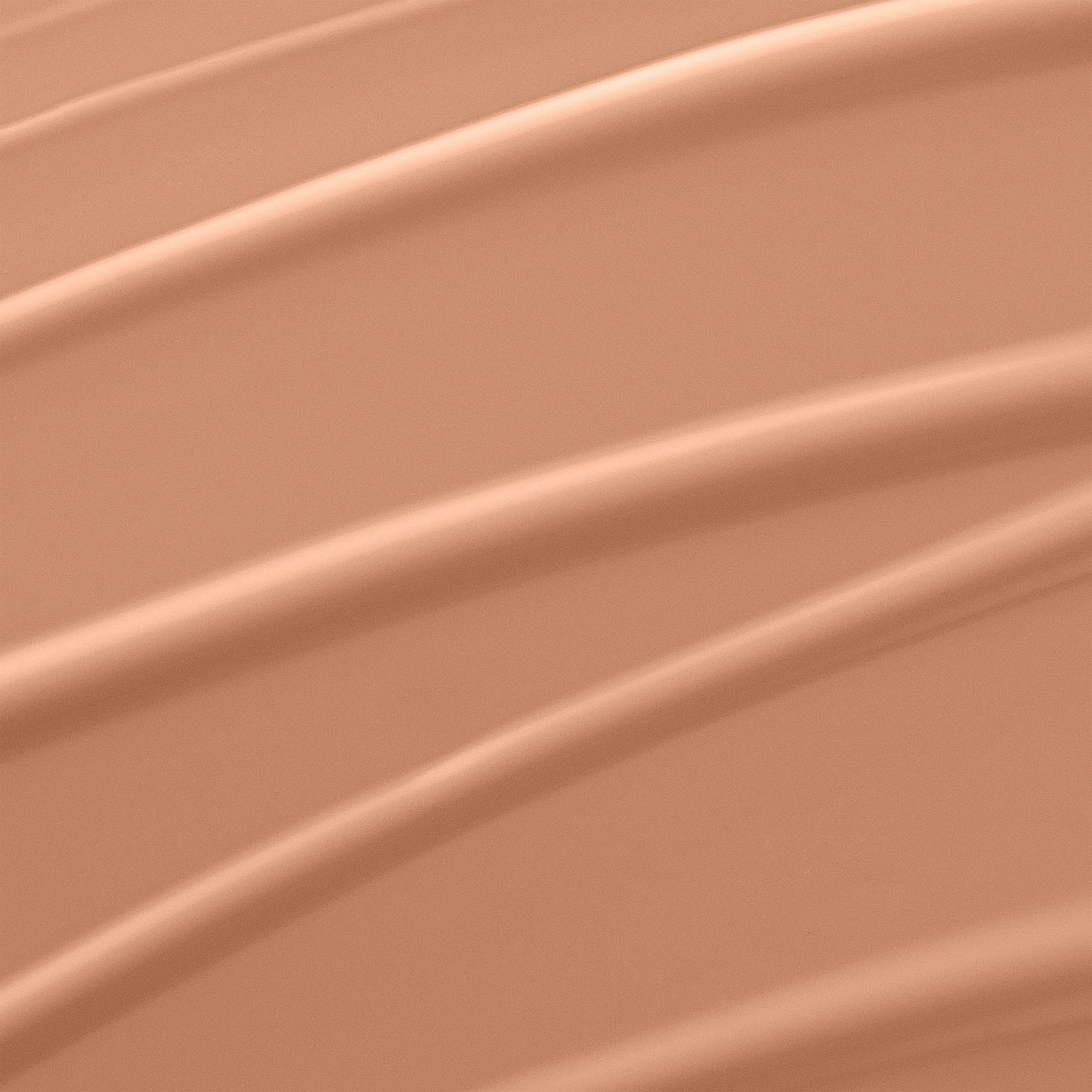 Lancôme Renergie Lift - texture légère qui homogénéise le teint sans lourdeur.