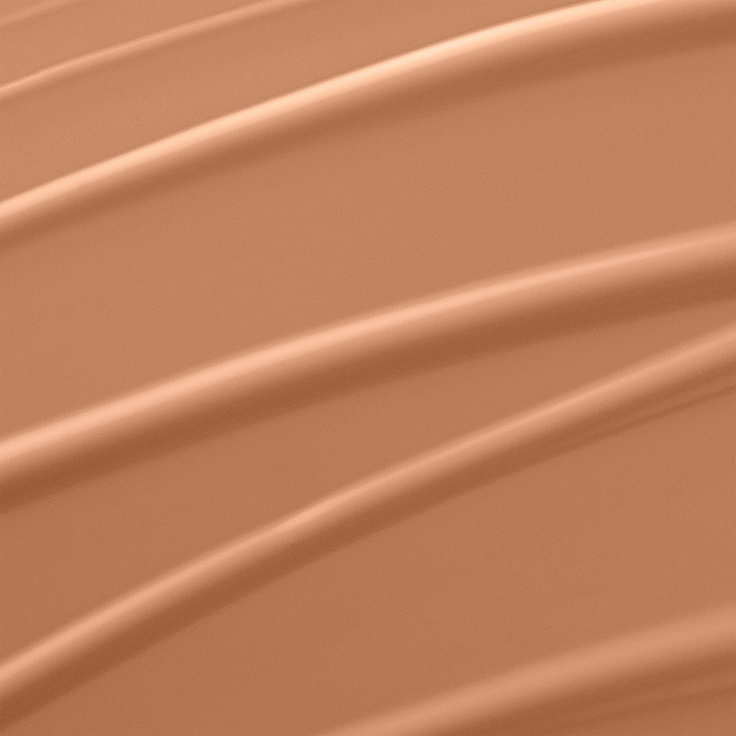 Texture glissante du fond de teint pour une application facile et uniforme.