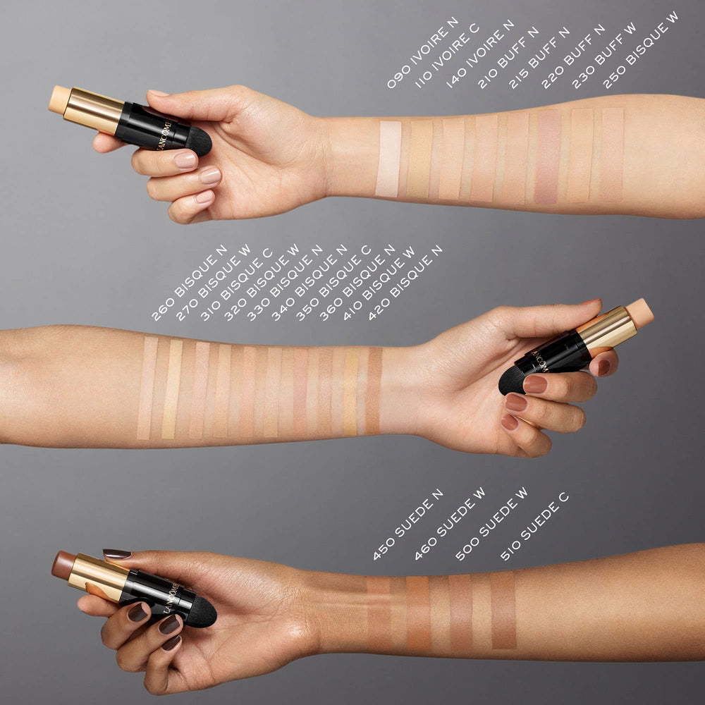 Lancôme Teint Idôle Stick retient la brillance et uniformise le teint.