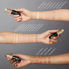 Lancôme Teint Idôle Stick retient la brillance et uniformise le teint.