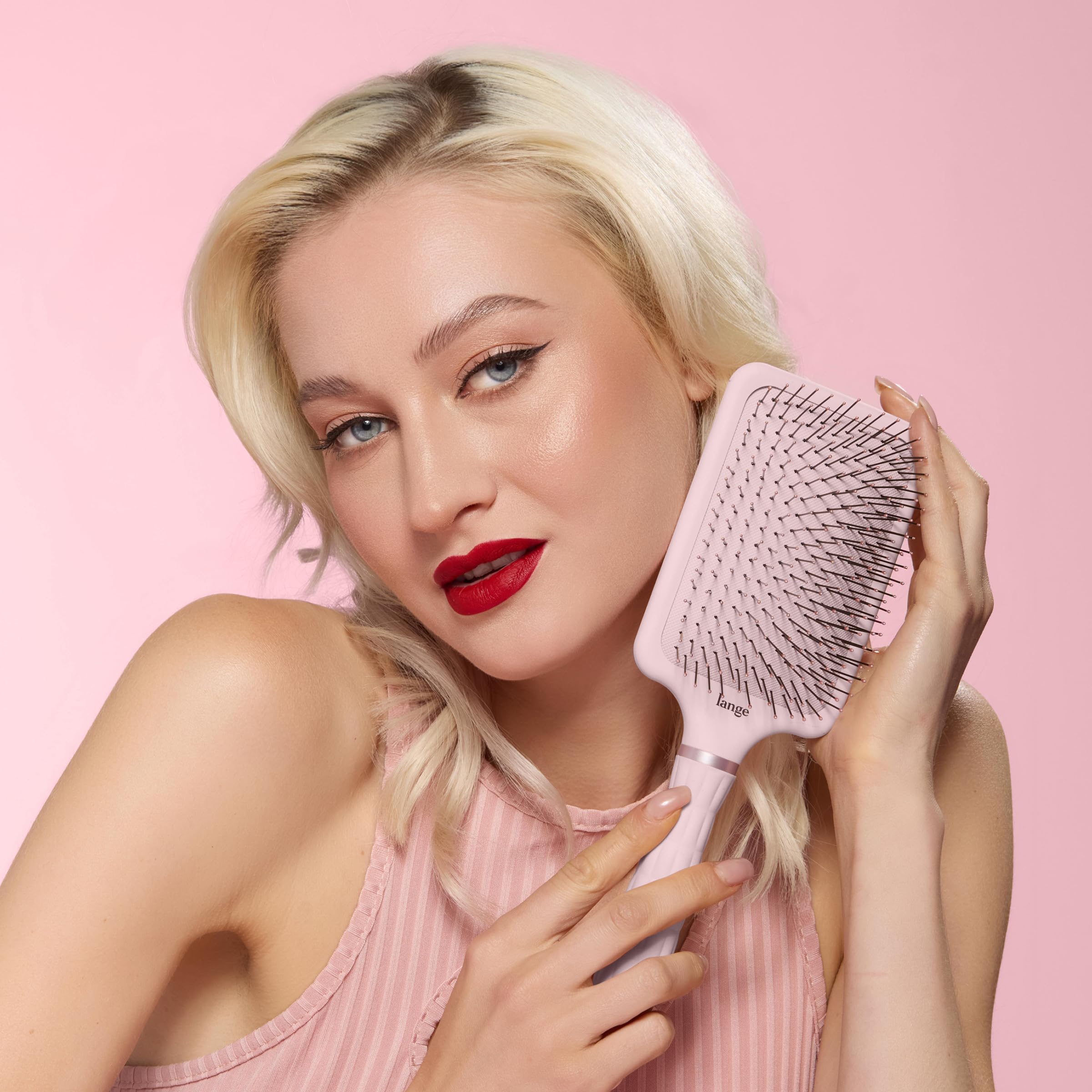 Brosse démêlante L'ANGE HAIR pour cheveux humides ou secs, usage polyvalent.