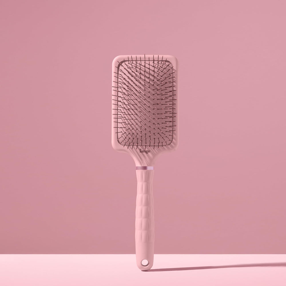 Brosse démêlante L'ANGE HAIR, poils nylon doux pour démêlage sans tiraillement.