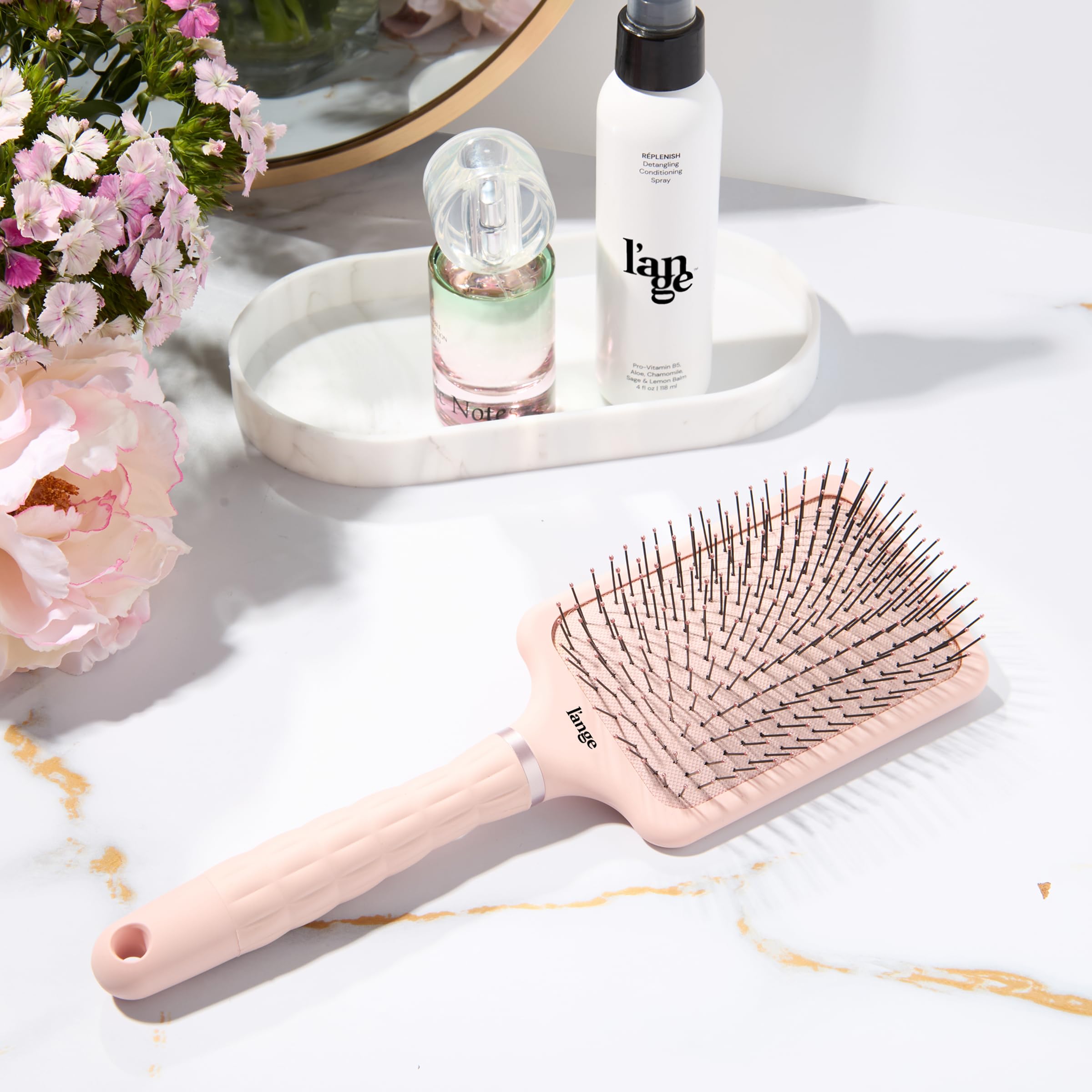 Brosse démêlante L'ANGE HAIR, usage quotidien pour cheveux lisses et soyeux.