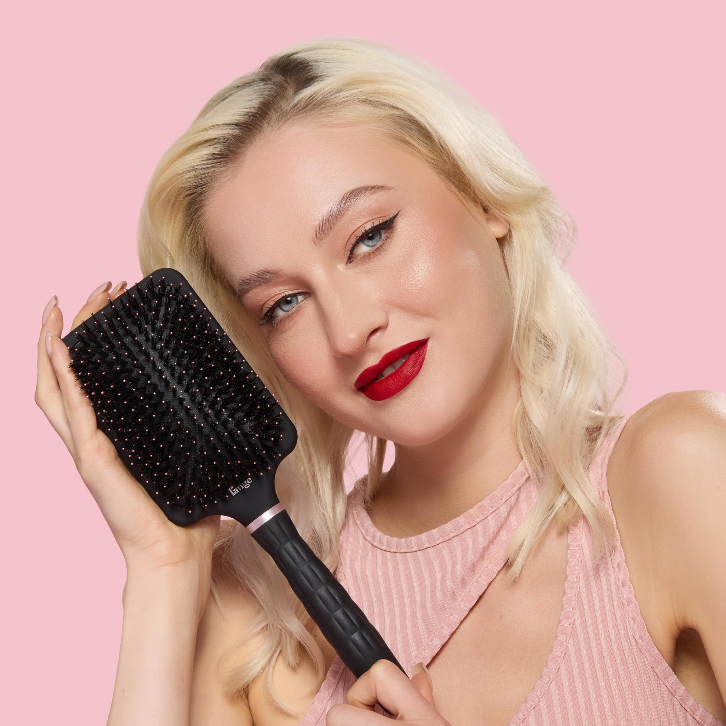 L'ANGE HAIR brosse démêlante adaptée pour cheveux moyens à épais et démêlage en douceur.