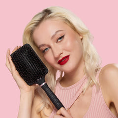 L'ANGE HAIR brosse démêlante adaptée pour cheveux moyens à épais et démêlage en douceur.