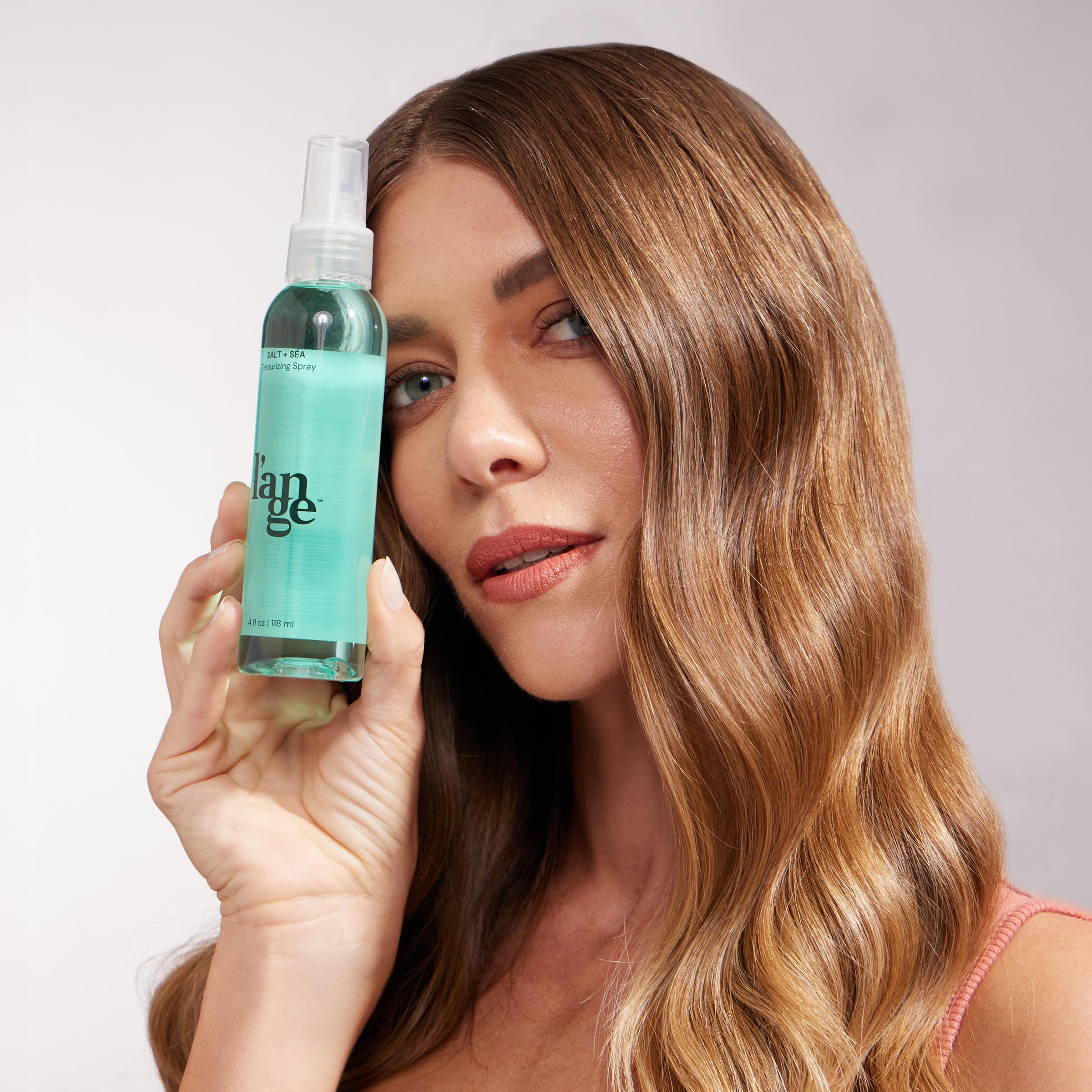 L'ANGE HAIR apporte hydratation légère grâce à la glycérine.