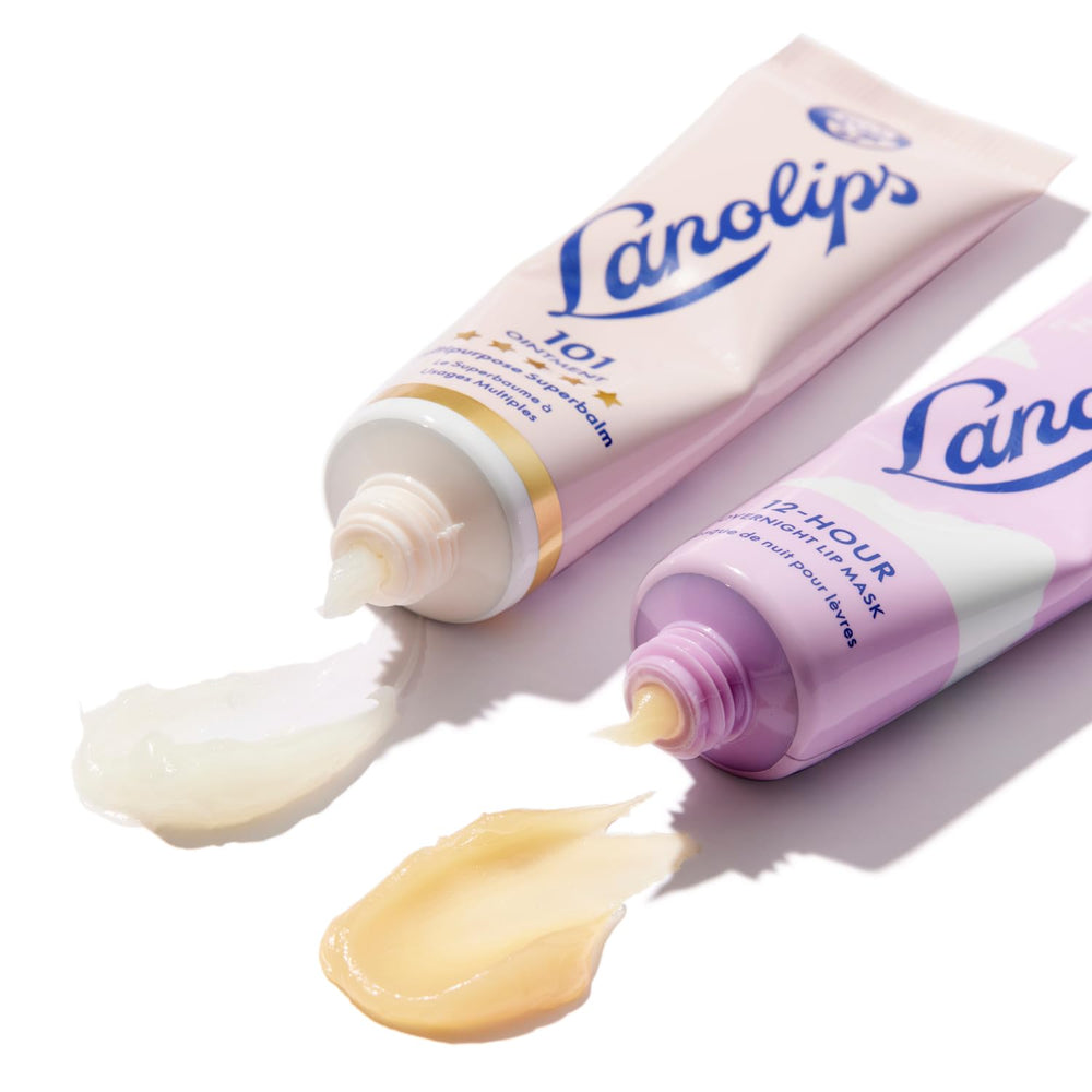Application du baume Lanolips 101 sur les lèvres pour hydratation durable.
