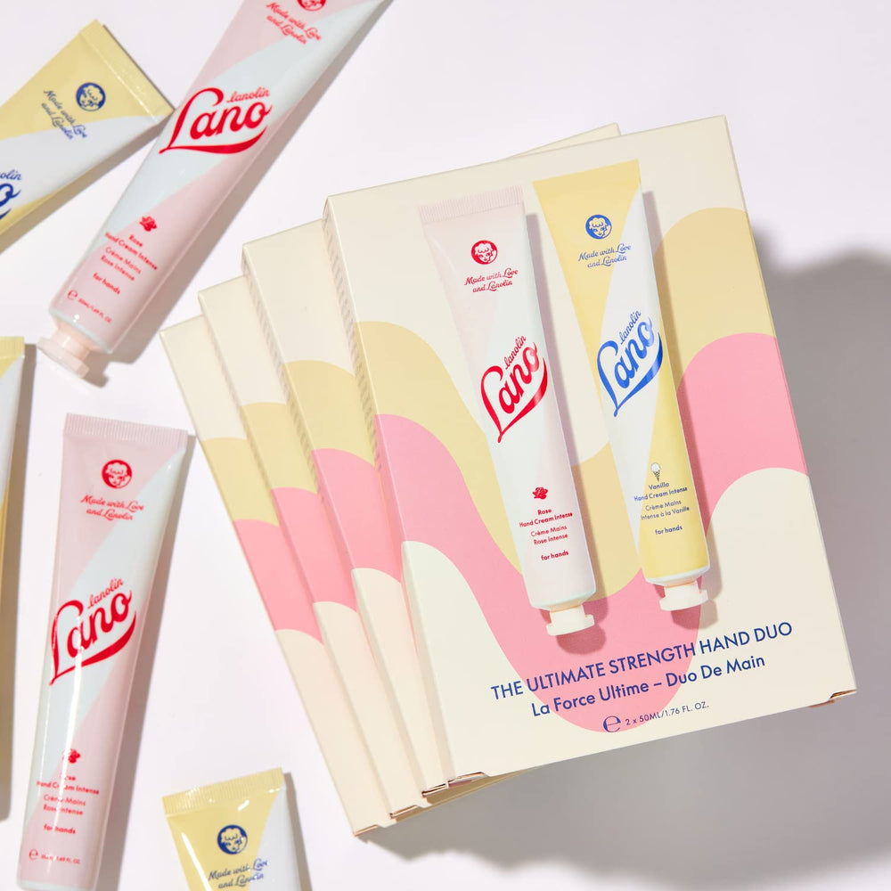 Texture triple lanoline démontrée pour une hydratation durable des mains.