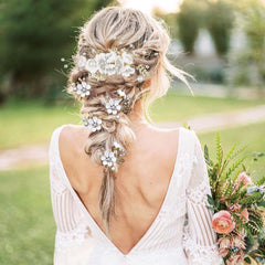 Épingle LAPOHI fleur pétales cristal, idéale pour sublimer une coiffure de mariée.