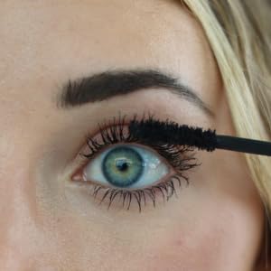 Lash Next Door Mascara – résistance à l'eau pour une tenue quotidienne.