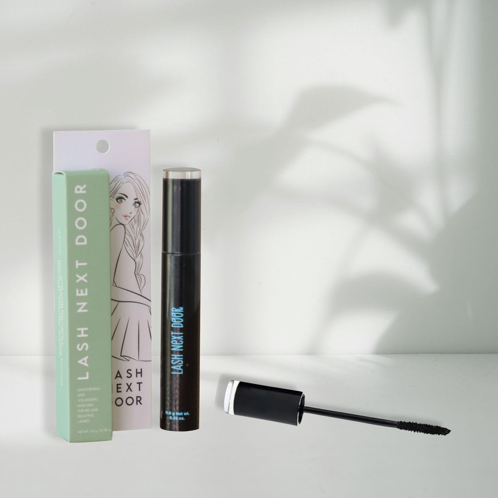Lash Next Door Mascara – formule sans grumeaux pour des cils séparés.