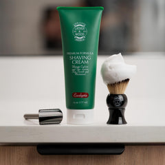 Lather & Wood Crème de rasage eucalyptus : mousse dense pour un rasage fluide et sans tiraillements.