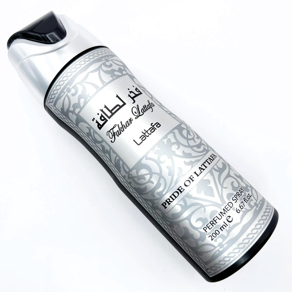 Lattafa Fakhar – Application facile et parfum frais tout au long de la journée.