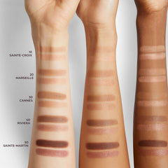 Application avec pinceau Laura Mercier Bronze Color Infusion pour contour léger et diffus