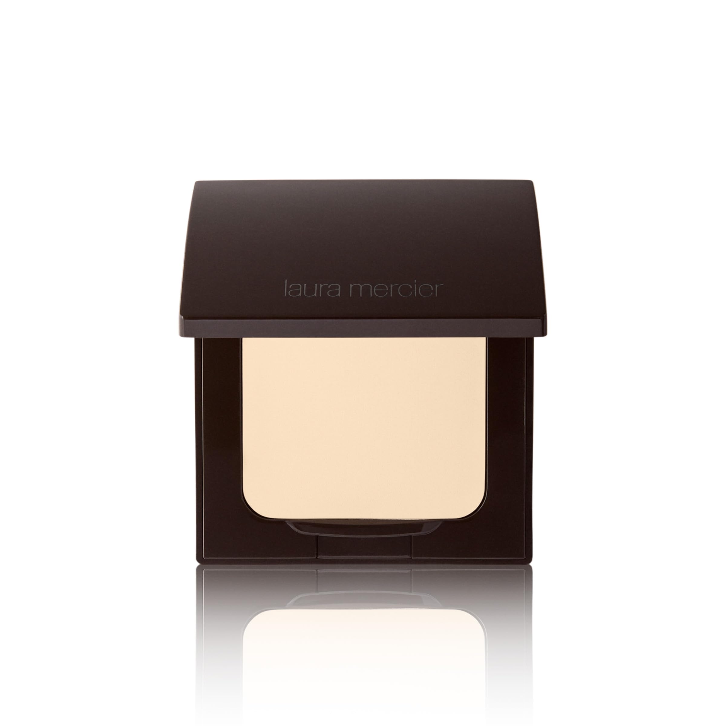 Laura Mercier poudre pressée translucide sur compact avec applicateur inclus, retouches faciles tout au long de la journée.