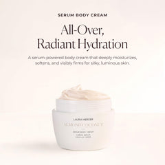 Texture soyeuse de Laura Mercier Sérum Crème pour le Corps et hydratation rapide.