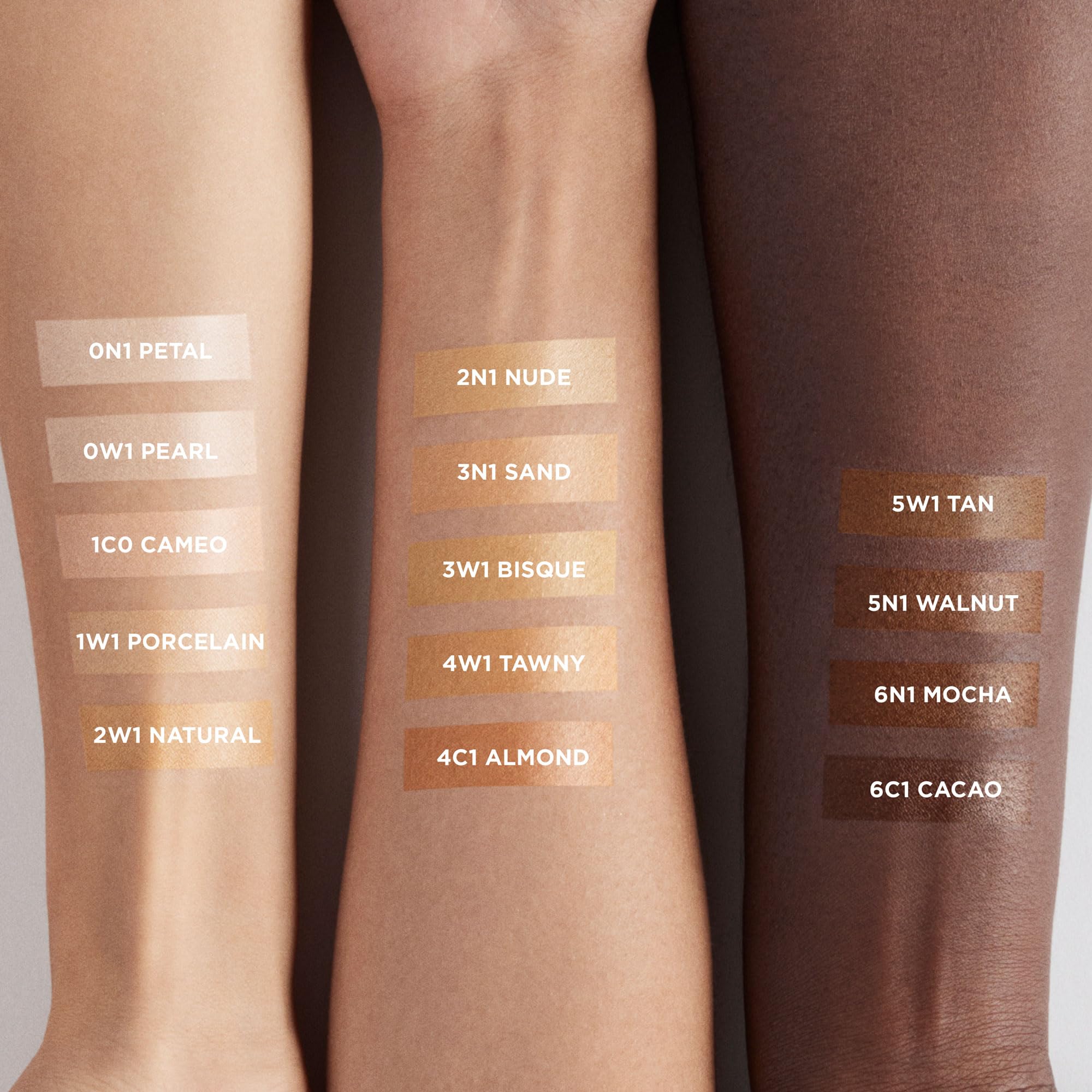 Laura Mercier Teint Teinté — texture légère et fini lumineux.