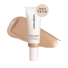 Laura Mercier – Texture lumineuse sur la peau, teint frais et radieux.