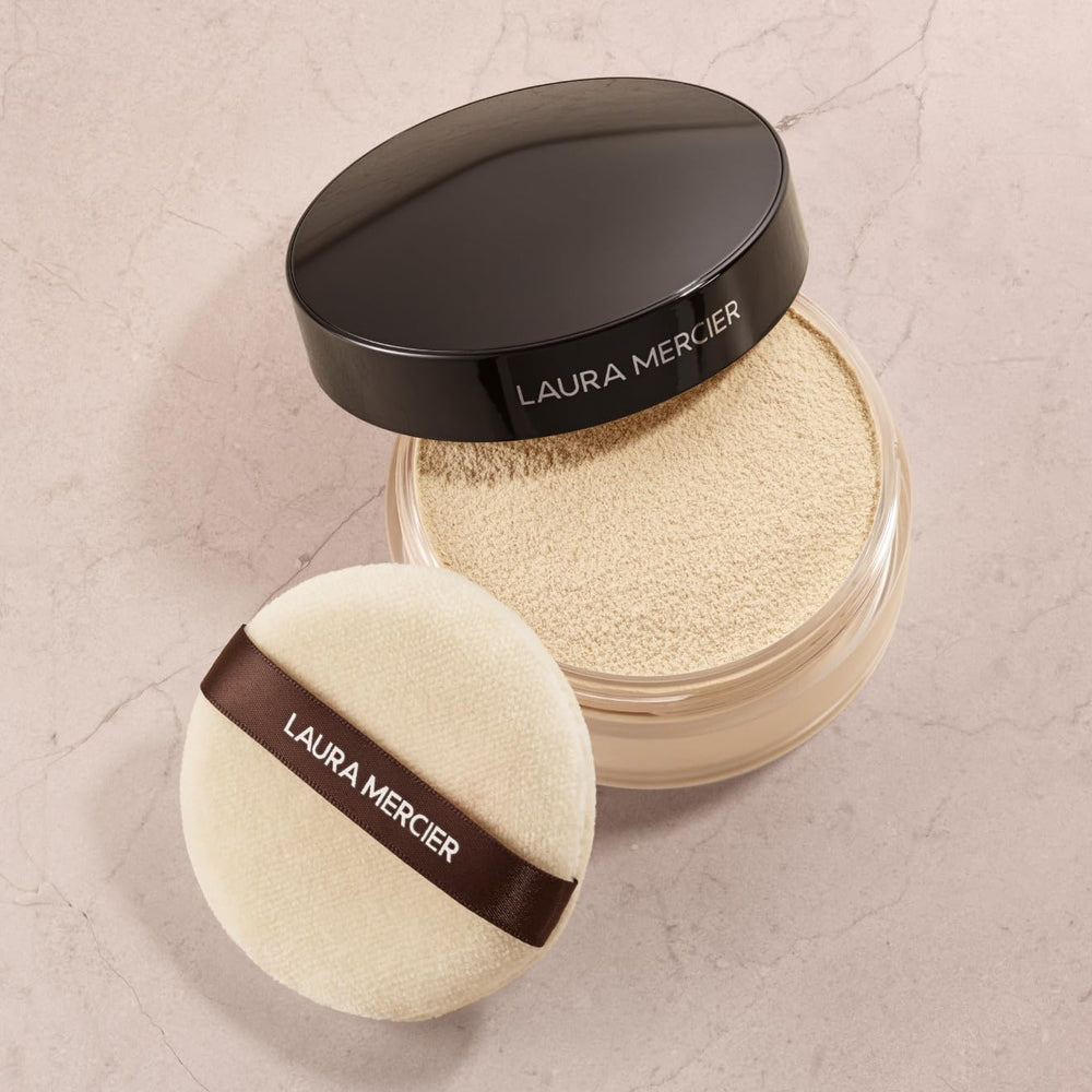 Retouches discrètes avec Velour Puff pour un teint naturel