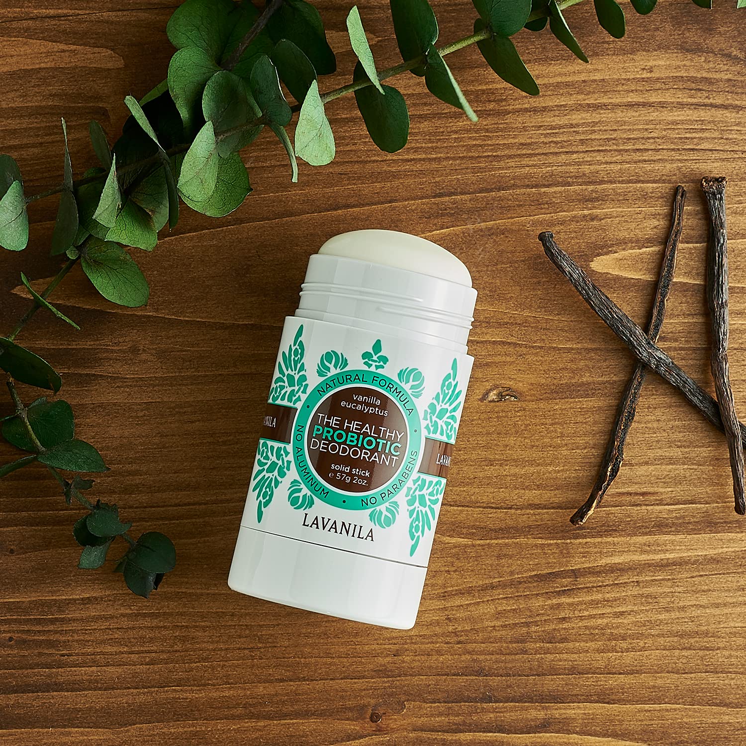 Application du déodorant Lavanila vanille-eucalyptus sur peau sensible.