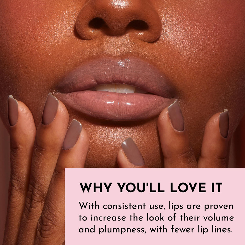 Focus sur la brillance du gloss Nudie sublimant le sourire.