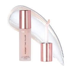 Lawless gloss sur lèvres roses, brillance instantanée et hydratation durable.