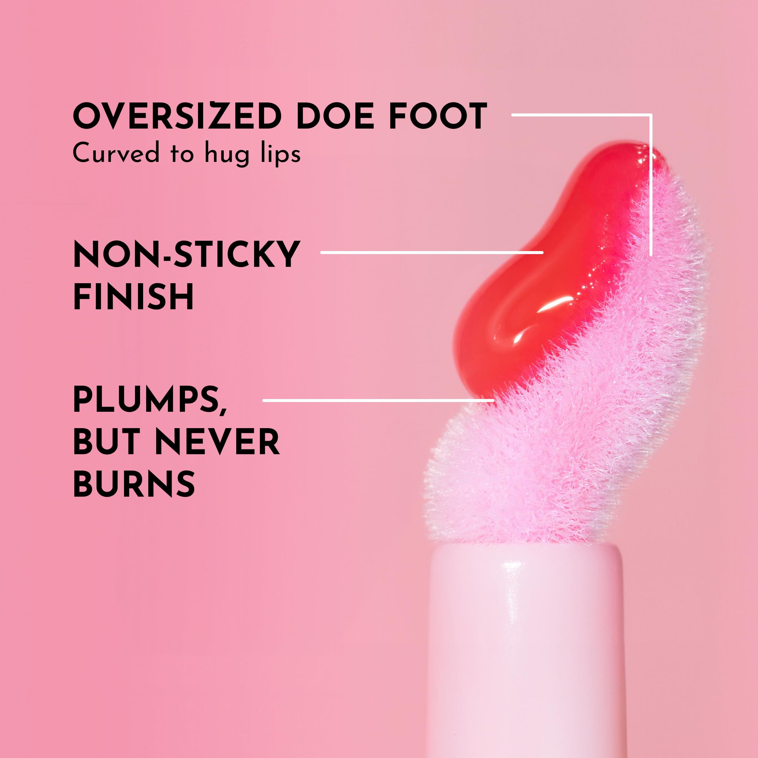 Texture et gloss miroir Lawless sur les lèvres pour un fini lisse.