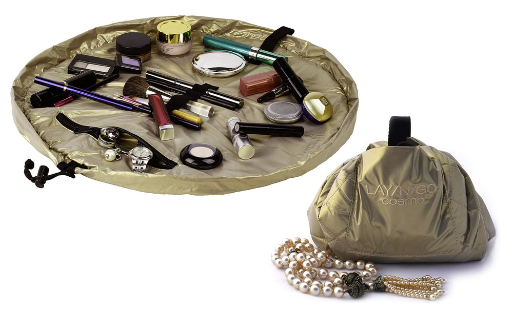 Lay-n-Go Cosmo espace maquillage et soin spacieux pour voyage et routine quotidienne.