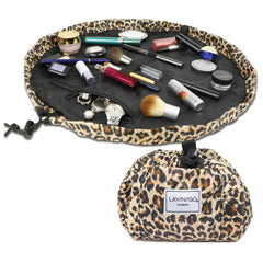Lay-n-Go Cosmo présente son sac maquillage Léopard pour une organisation rapide.