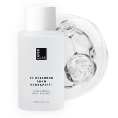 LayerLab Hyaluronic Première Essence flacon translucide révèle texture légère et hydratante.