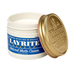 Layrite Crème Matte Naturelle, texture légère qui structure les cheveux et ajoute du volume.