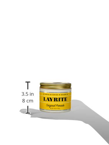 Layrite Original Pomade – main qui coiffe les cheveux, réapplication simple tout au long de la journée.