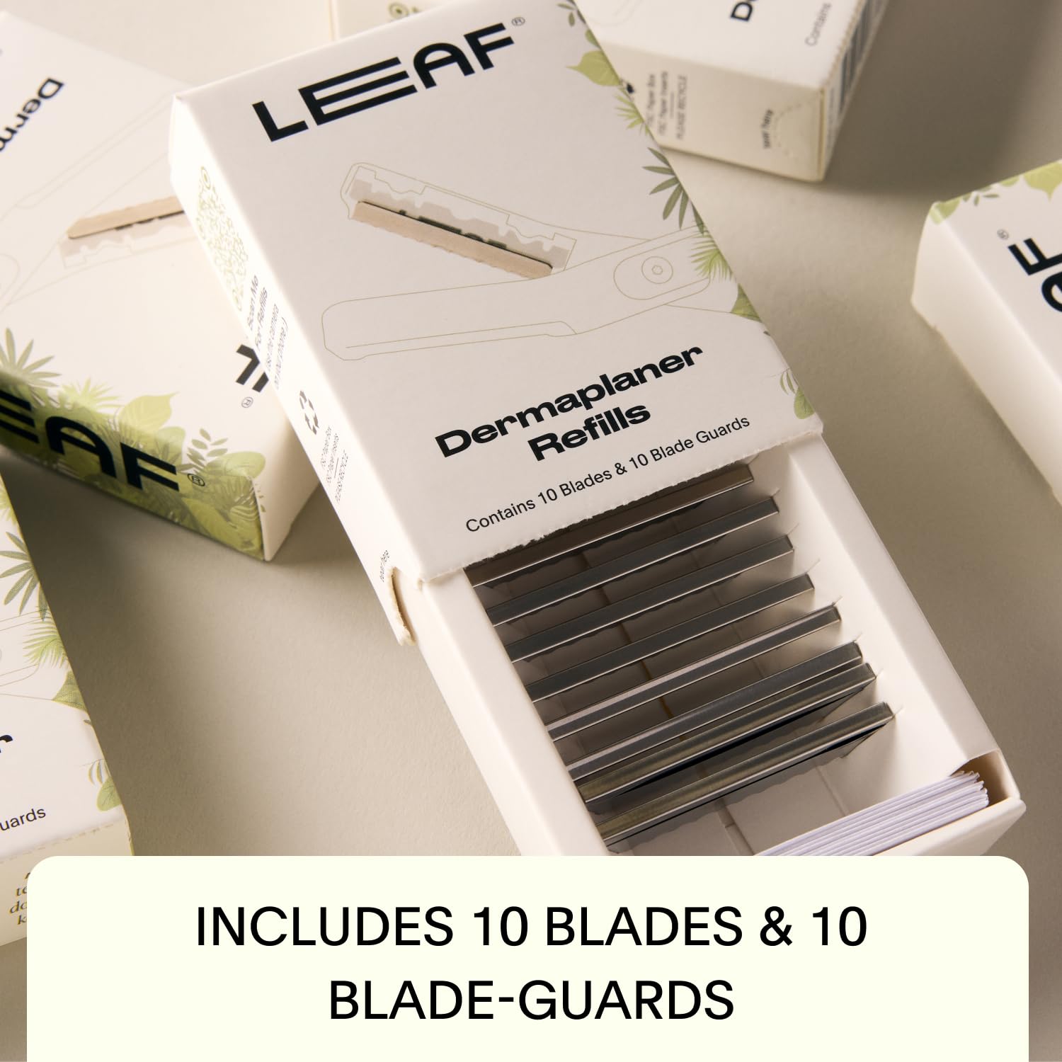 Leaf Shave Dermaplaner: chargement facile pour une routine sans effort.