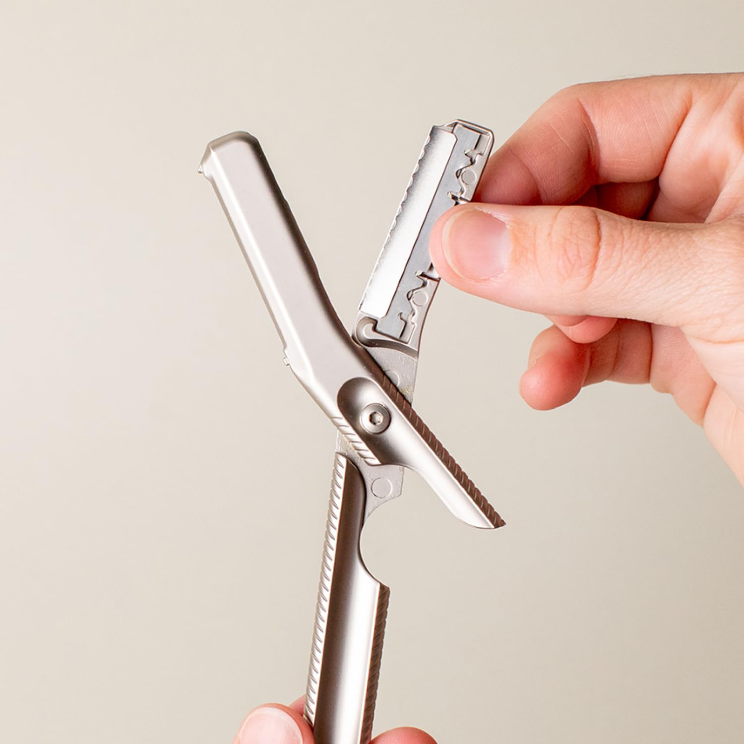 Leaf Shave Dermaplaner: recharges zéro déchet, plastique éliminé.