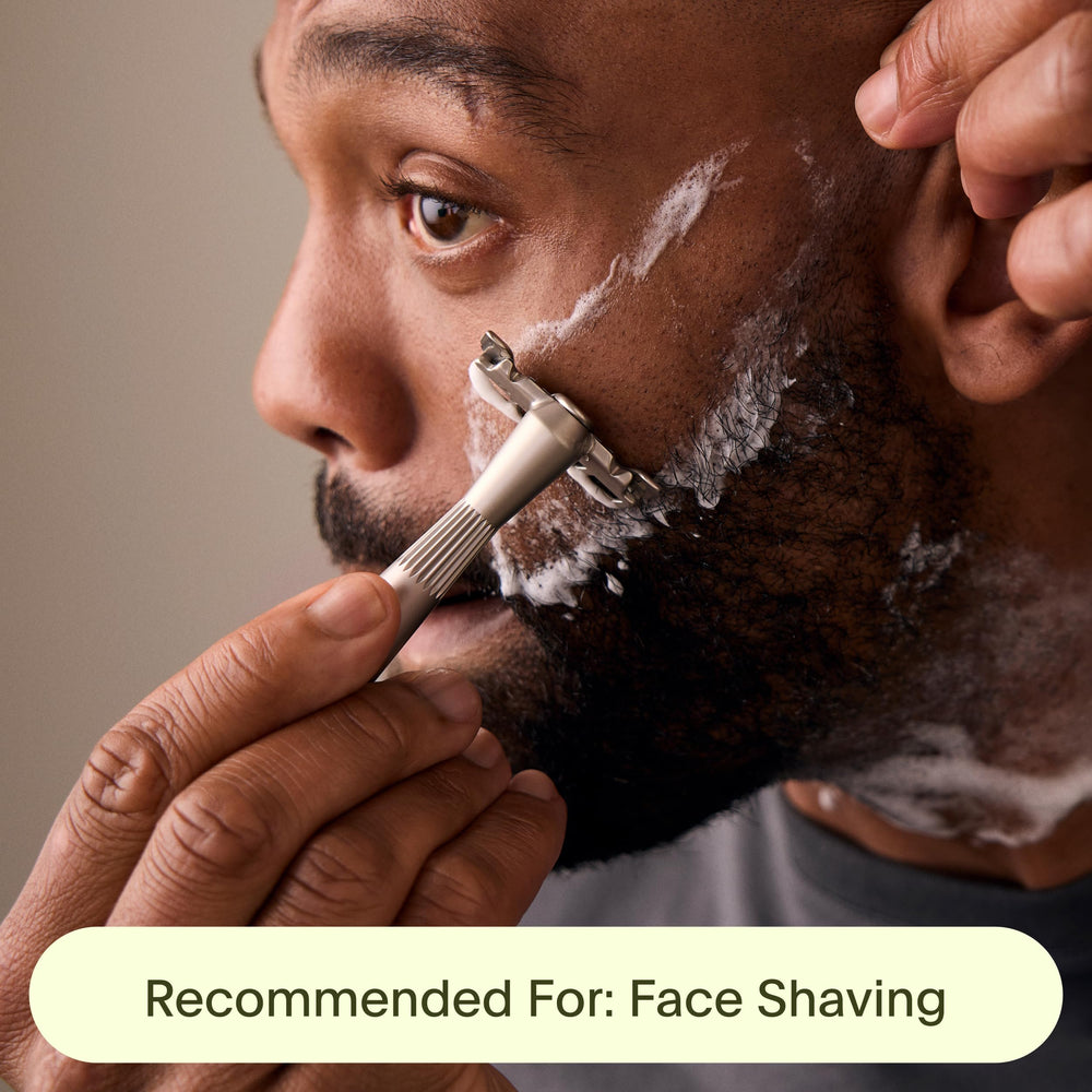 Leaf Shave Thorn manche arrière-pesé assure un guidage stable.