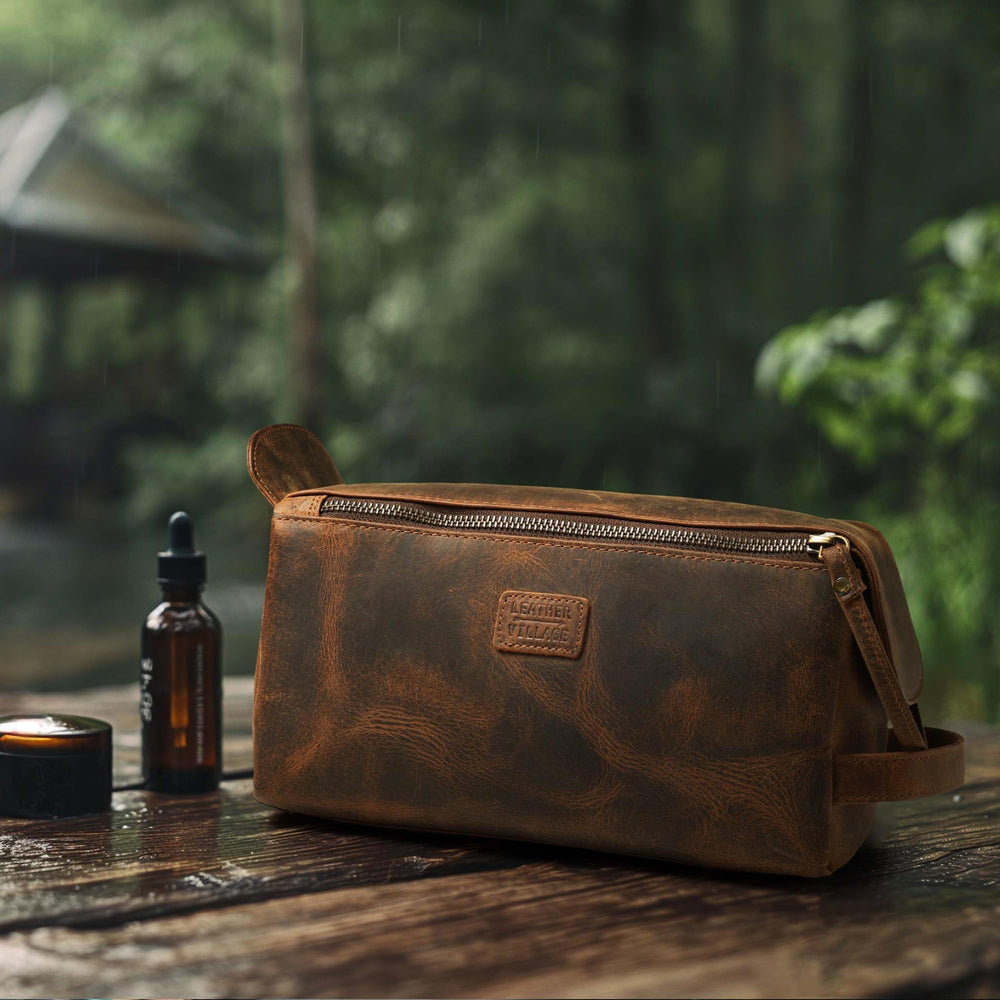 Leather Village poches intérieures doubles — séparation pratique pour cosmétiques et rasage.