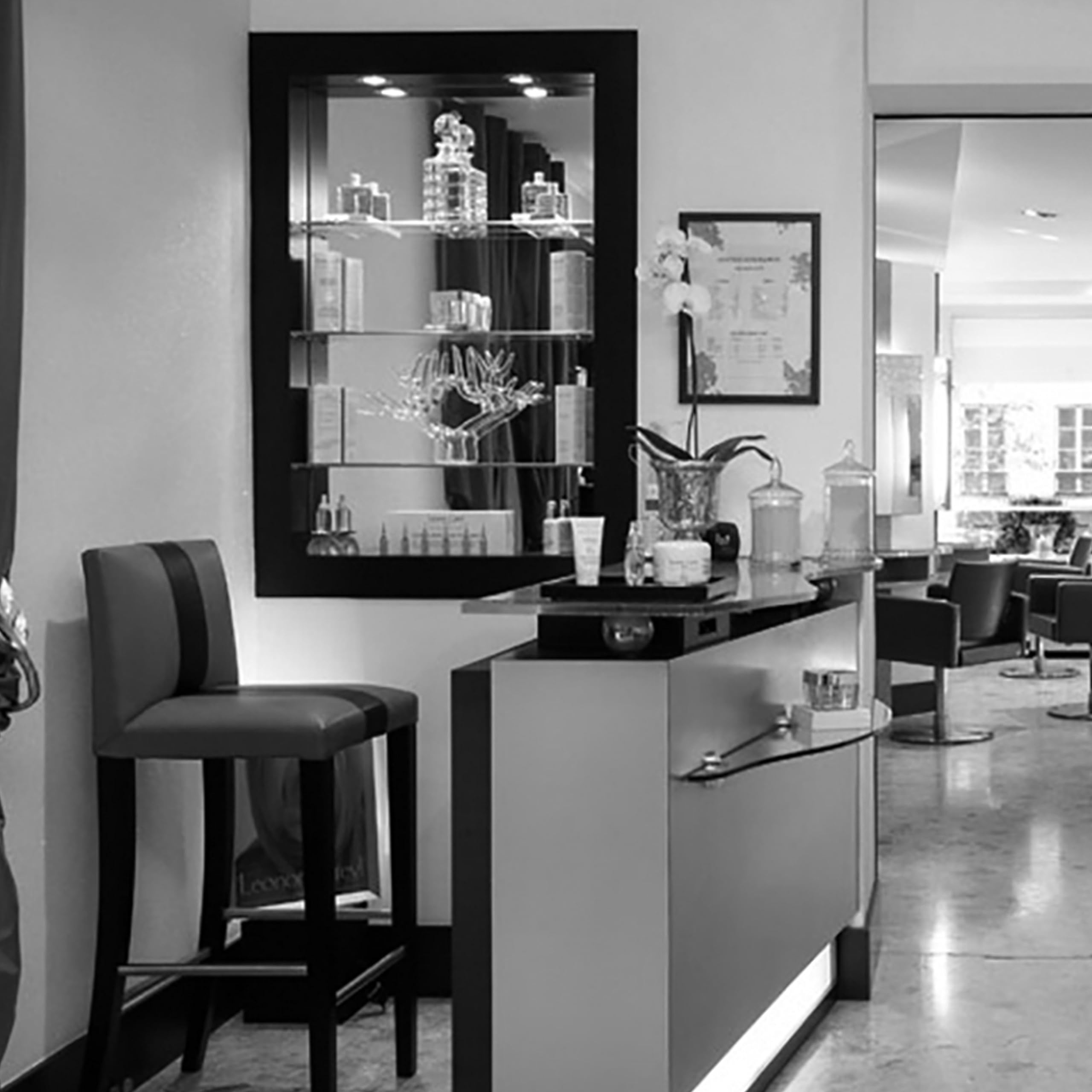 La brosse massage Leonor Greyl transforme le rituel capillaire en expérience luxueuse.