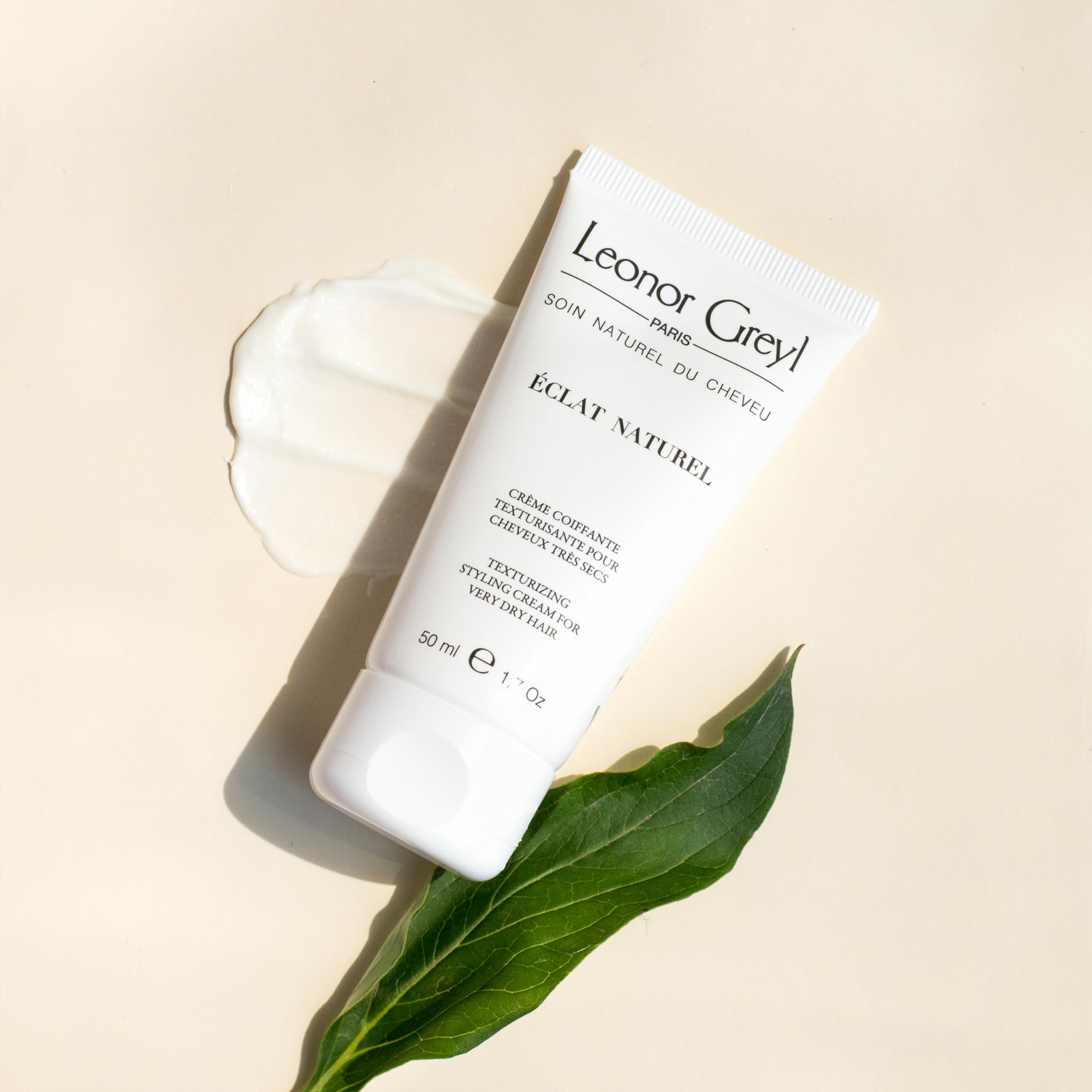 Hydratation et nutrition des cheveux grâce à Éclat Naturel.
