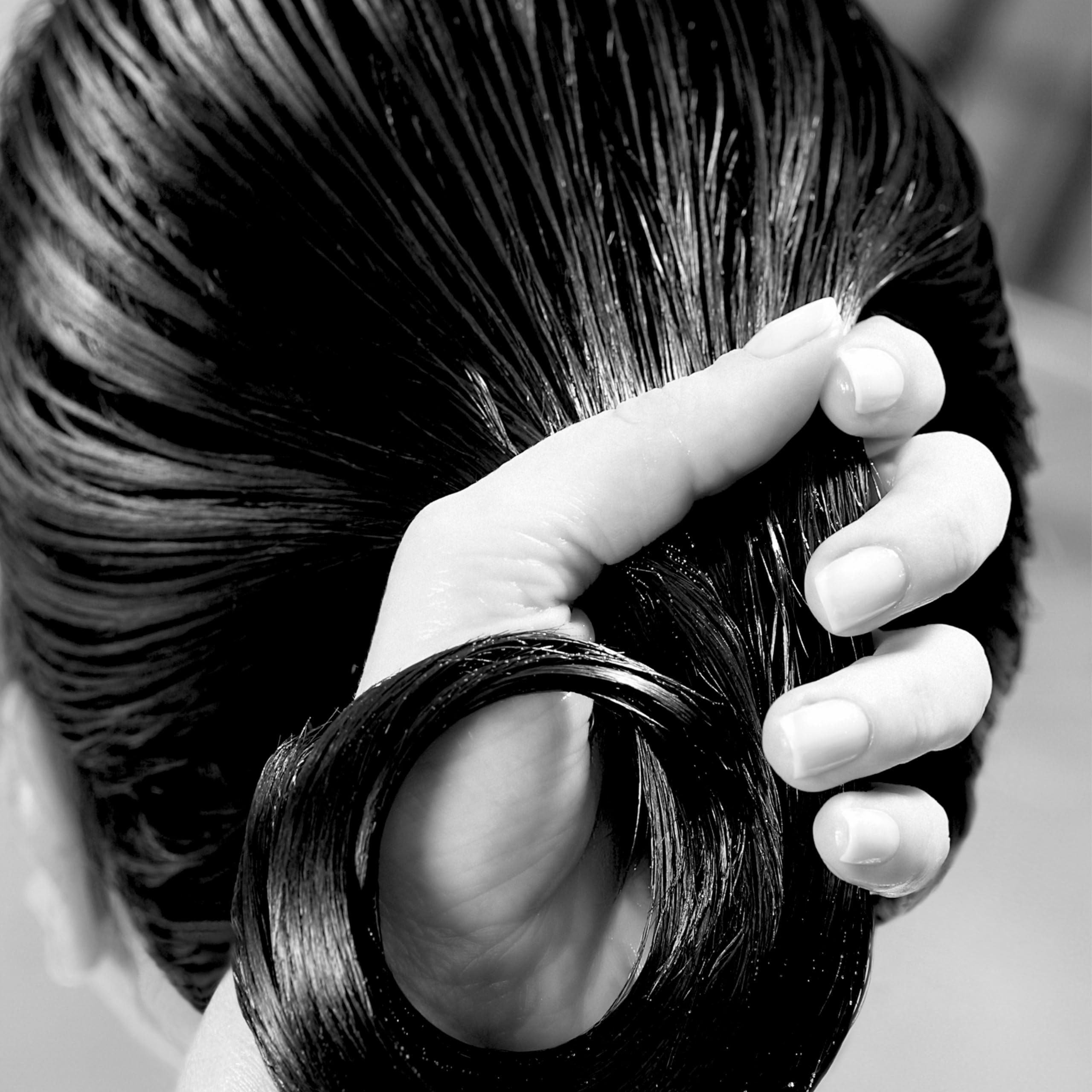 Utilisation plage et piscine pour cheveux protégés par Leonor Greyl