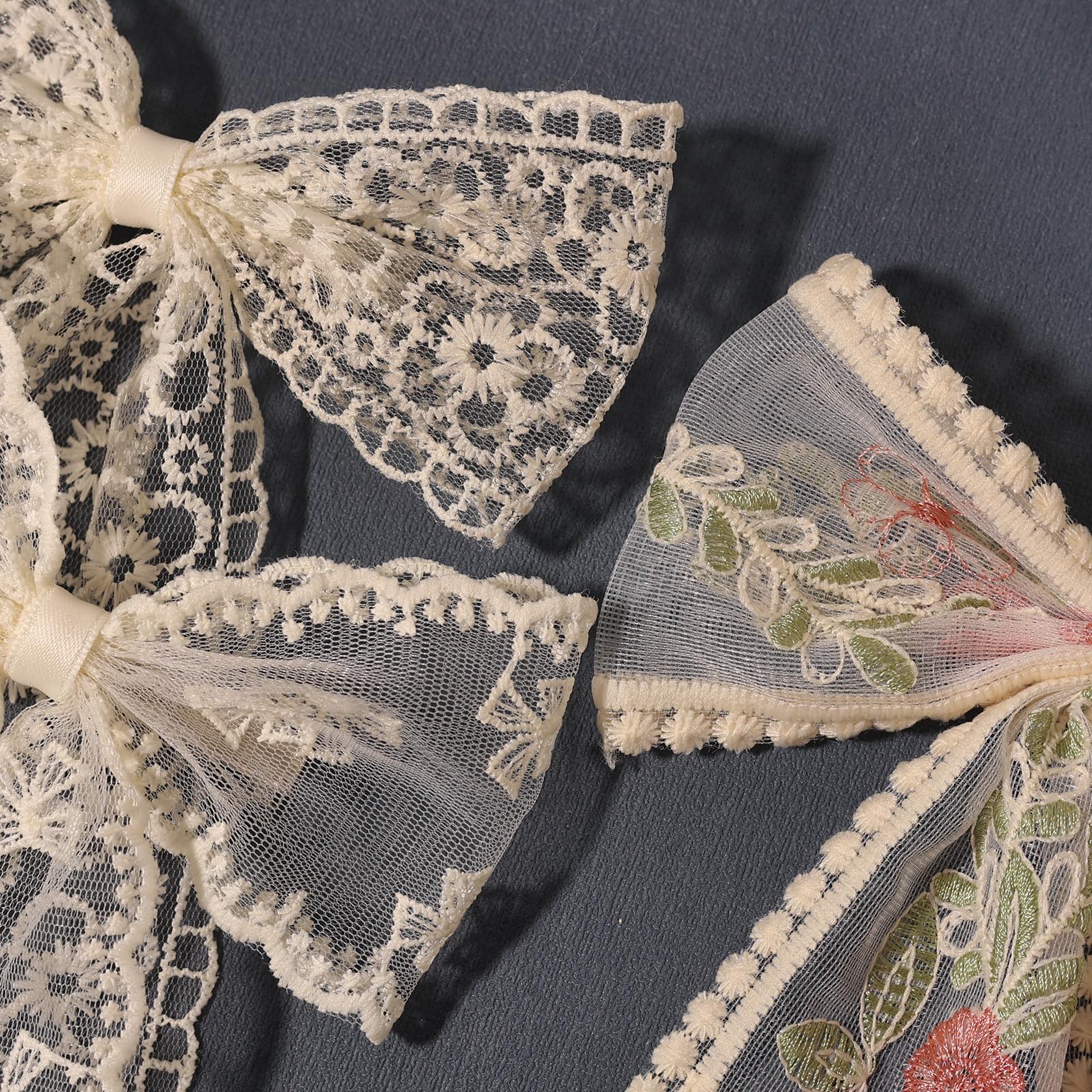 LFOUVRE Accessoire cheveux dentelle beige, idéal comme cadeau féminin raffiné.