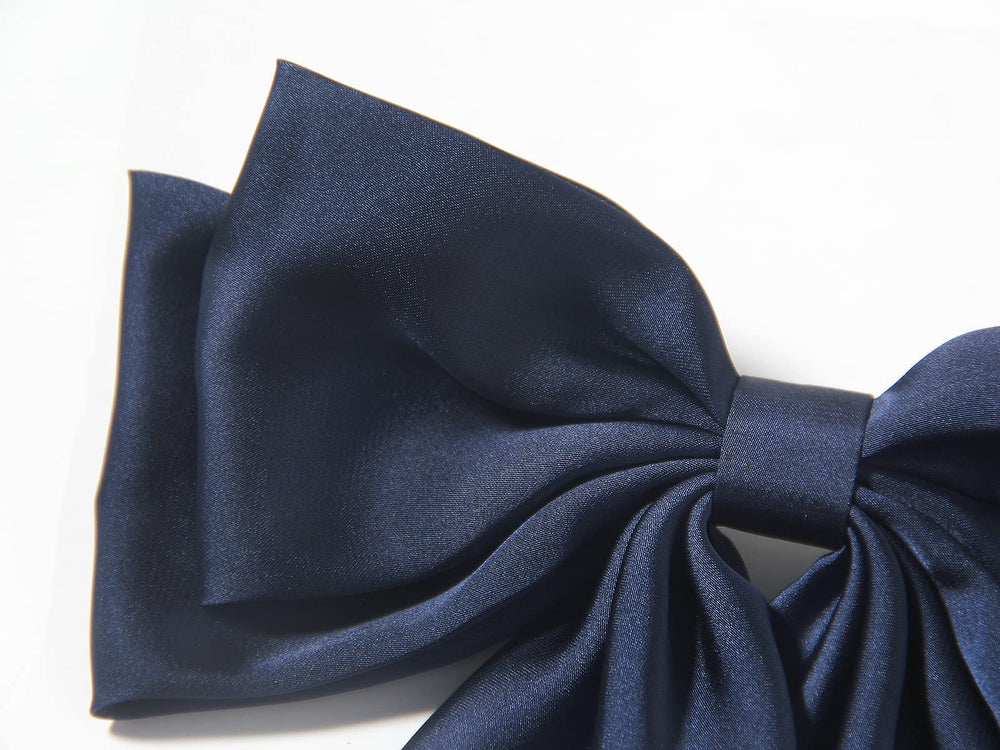 Barrette LFOUVRE noeud satin bleu marine, pratique pour petites et grandes coiffures.