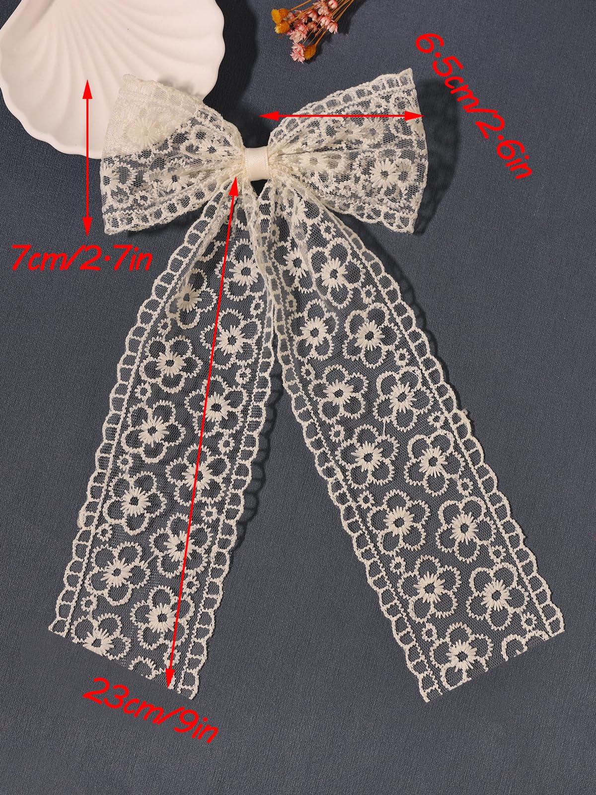 LFOUVRE Broche cheveux dentelle beige fleurs, touche féminine subtile.